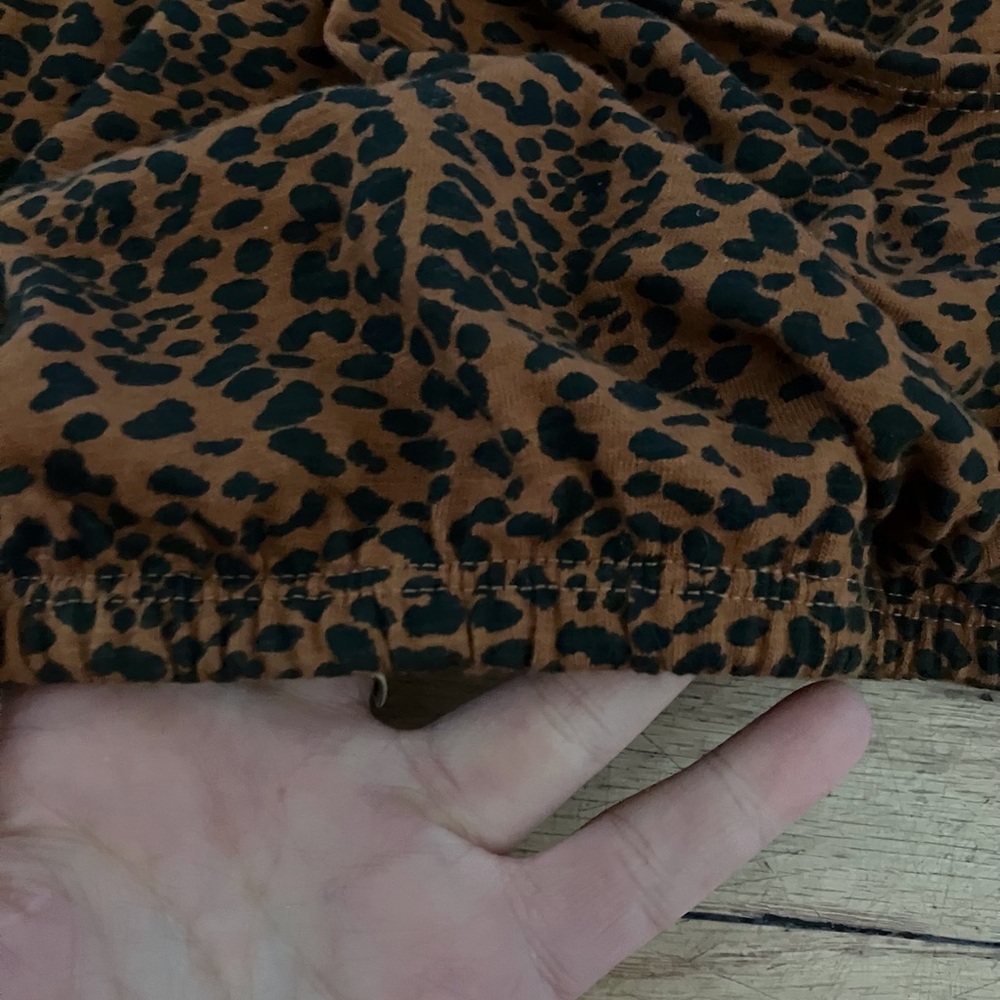 ππ€πLeopard Surplice Topππ€π - Picture 4 of 11